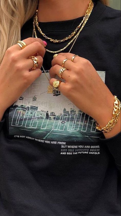 Jewrely Aesthetic, Ring Necklace Aesthetic, Golden Aesthetic, Streetwear Jewelry, Jewelry Layering, Necklace Aesthetic, Organization Jewelry, Aesthetic Rings, Urban Jewelry