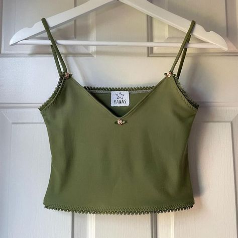 Mary Janes Outfit, Slim Fit Crop Top, Summer Crop Tops, Grunge Y2k, Green Outfit, Girls Wardrobe, Fairy Grunge, Really Cute Outfits, Retro Floral