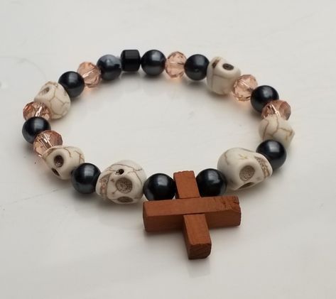 Halloween Gothic skulls beaded bracelet Punk Bracelets, Necklaces Ideas, Beaded Jewelry Bracelets, Halloween Gothic, Gothic Punk, Beaded Skull, Beaded Bracelet, Necklaces Bracelets, Beaded Jewelry