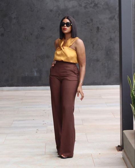 Brown Pants Yellow Top Outfit, Casual Buissnes Outfit, Brown And Gold Outfit, Nude Color Outfits, Brown And Yellow Outfit, Office Wear Outfit, Slacks Outfit, Brown Pants Outfit, Pant Trouser