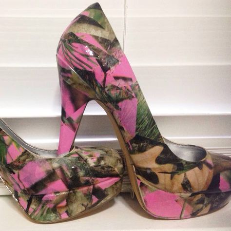 Pink Mossy Oak Herls Mossy Oak Wedding, Camo Heels, High Heel Sandals Outfit, Camouflage Wedding, Pink Mossy Oak, Pink Tree, Sandals Outfit, Honky Tonk, Pink Trees