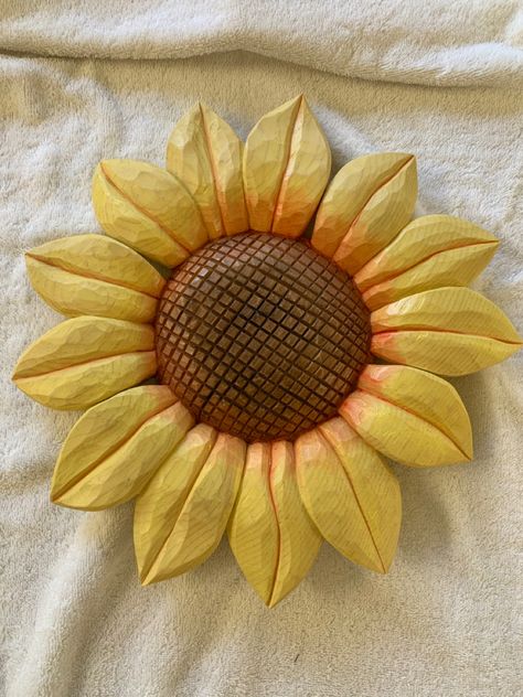 Sunflower Clay Tray, Sunflower Wood Carving, Sunflower Clay Art, Sunflower Ceramics, Clay Sunflowers, Sunflower Sculpture, Sunflower Pottery, Pottery Sunflower, Blue Pottery Designs