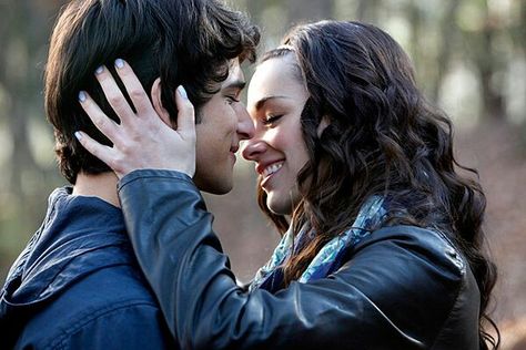 Allison and Scott - Season 1 سكوت ماكول, Alisson Teen Wolf, Alison Argent, Scott And Allison, Teen Wolf Scott, Teen Wolf Ships, Peter Hale, Teen Wolf Seasons, Dylan Sprayberry