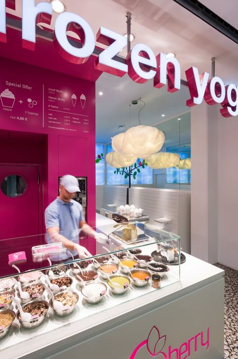 Pink Berry Yogurt, Frozen Yogurt Store, Juice Bar Interior, Froyo Shop, Fro Yo, Ice Shop, Smoothie Shop, Waffle Ice Cream, Yogurt Bar