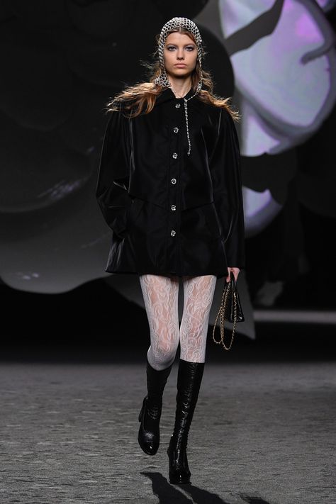 Chanel Stockings Outfit, Chanel Fall 2023, Rtw 2023, 2023 Fw, Chanel Style, Style 2023, Dark Feminine, Fashion Wishlist, Chanel Fashion