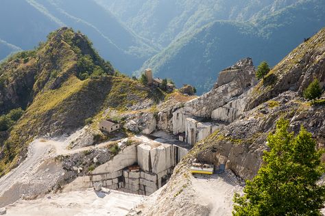 Massa Carrara is one of the most underrated destinations in Italy, worth a detour for its beautiful beaches, its rich cultural heritage, and its most famous export: Carrara marble. Carrara Italy, Italy Magazine, Italy Travel Tips, Humble Abode, Carrara Marble, Boho Art, Toscana, Italy Travel, Beautiful Beaches