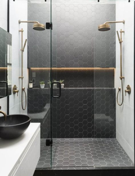 Gorgeous Black Tile Showers Black And White Bathroom, Black Tile, Bathroom Design Trends, Bad Inspiration, Interior Minimalista, Bathroom Shower Tile, Gorgeous Bathroom, Trendy Bathroom, Decor Minimalist