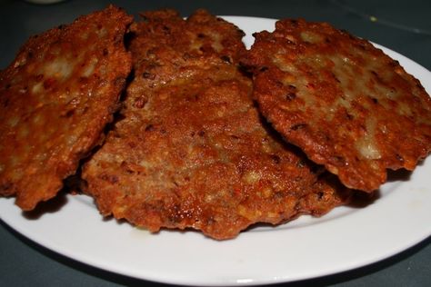 Fried Mackerel Patties - Used to Love when my Mom made these Jack Mackerel Patties Recipe, Mackerel Patties, Canned Mackerel Recipes, Canned Salmon Patties, Canned Salmon Recipes, Sardine Recipes, Mackerel Recipes, Salmon Patties Recipe, Seafood Recipes Healthy