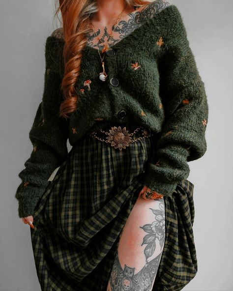 Highland Outfit Scotland Women, Styles With Cardigans, Jo March Outfit Ideas, New Age Style, Tavern Aesthetic Outfits, Comfy Witchy Outfits, Cottage Witch Aesthetic Outfit, Witch Outfit Casual, Fun Skirt Outfits