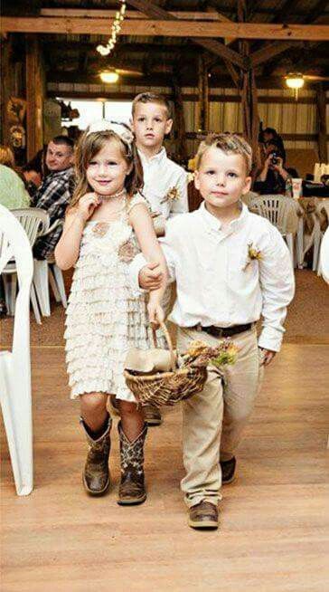 Wedding Sydney, Flower Girl And Ring Bearer, Wedding Kids Outfit, Ring Bearer Flower Girl, Country Style Wedding, Bearer Outfit, Wedding Country, Ring Bearers, Ring Bearer Outfit