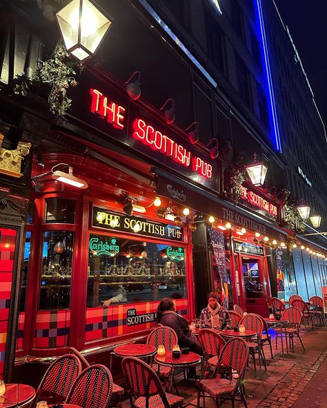 Scottish Pub Aesthetic, Edinburgh Nightlife, British Pub Aesthetic, Pub Aesthetic Night, London Pub Aesthetic, Irish Pub Aesthetic, Edinburgh Bars, Glasgow Pubs, Pub Aesthetic