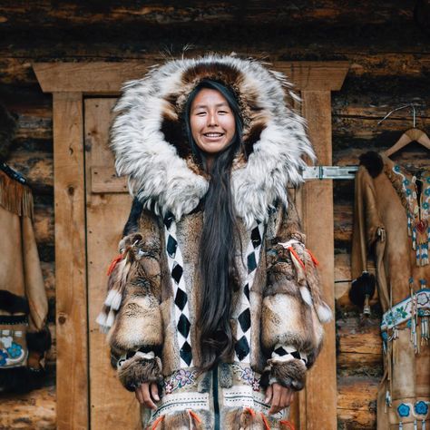 Met this beautiful #Athabaskan girl on a tour of the Chena River in #Fairbanks, #Alaska. Lots more Alaska coverage to come while I'm shooting for @matadornetwork and @explorefairbanks. Headed to the Arctic Circle now and will be off-grid with no cell service for a few days. #travel Alaska Photos, Fairbanks Alaska, Native American Peoples, See The Northern Lights, Fur Parka, Arctic Circle, Alaska Travel, Travel Life, Girls Trip