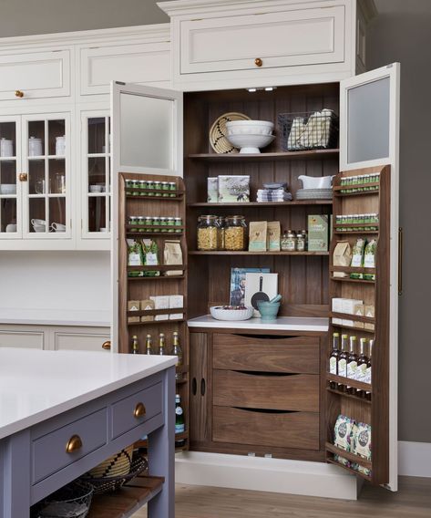 Step In Pantry, Kitchen Larder, Tidy Room, Pantry Shelving, Small Pantry, Pantry Ideas, Kitchen Food Storage, Pantry Design, Wood Interiors