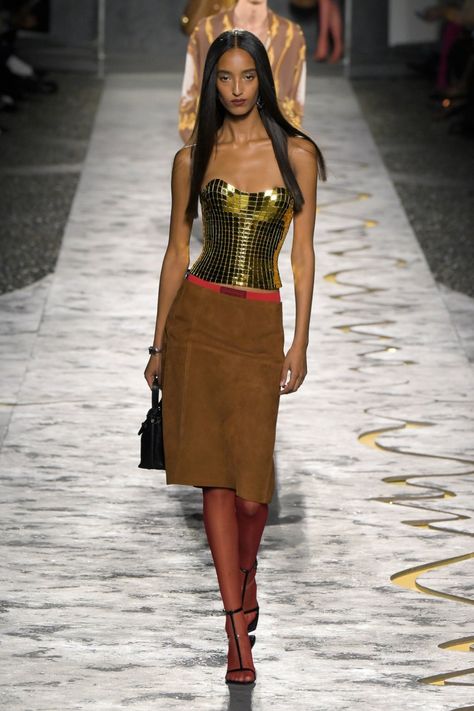 Versace Ss25, Versace Outfit Women, Versace Catwalk, Versace Skirt, 2025 Trends, Fashion Dream Job, Versace Runway, Versace Spring, Versace Fashion