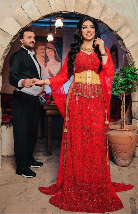 Red Kurdish Dress, Kurdish Wedding, Event Dresses Classy, Nikkah Outfit, Kurdish Dress, Henna Night, Red Wedding Dresses, Afghan Dresses, Ethnic Outfits