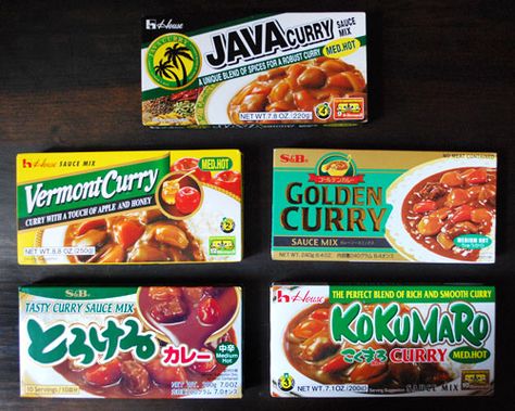 Popular curry sauces/mixes found in Asian food aisles and grocery stores. Usually in cube form - they melt into a sauce - you just add protein and veggies. Japanese Golden Curry, Kare Raisu, Golden Curry, Japanese Grocery, Homemade Spice Blends, Japanese Curry, Curry Rice, Taste Test, Japanese Dishes