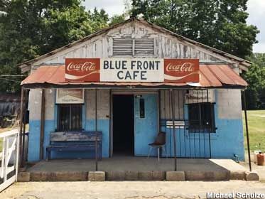 Son House, Mississippi Blues, Juke Joints, Mississippi Delta, Messy Nessy Chic, Delta Blues, Blues Musicians, Atlas Obscura, Cinder Block