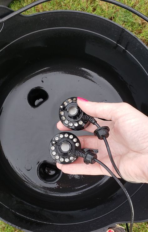 Bubbling Cauldron, Cheap Diy Halloween Decorations, Halloween Outside, Halloween Decorations Outdoor, Halloween Props Diy, Halloween Goodies, Scary Halloween Decorations, Halloween Porch, Halloween Yard