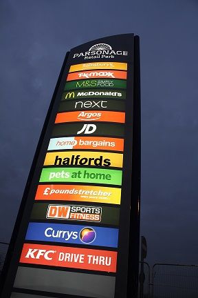 Vink Lighting - Parsonage Retail Park totem Seafood Shop, Pylon Sign, Petrol Pump, Signage Signs, Monument Signs, Commercial Signs, Neon Box, Retail Interior Design, Exterior Signage