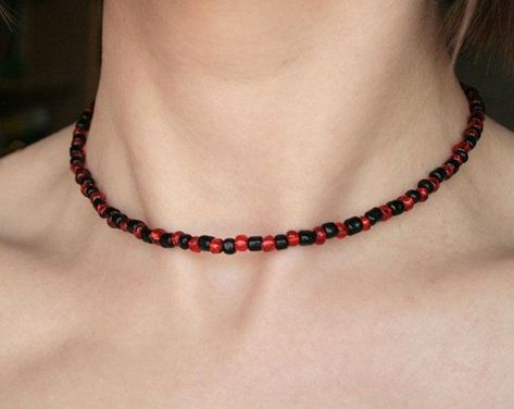 Beaded Necklace Black, Scene Jewelry, Beaded Chocker, Red Choker, Ankle Bracelets Diy, Mens Beaded Necklaces, Delicate Choker, Simple Choker, Wire Wrapped Jewelry Diy