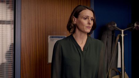 Doctor Foster, Sudden Wealth, Dr Foster, Suranne Jones, Tv Series To Watch, Queen Charlotte, Family Doctors, Having An Affair, Medical Practice