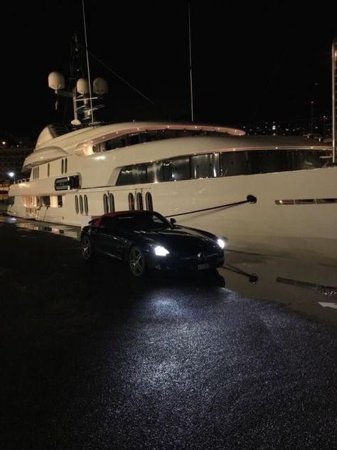 nightlife lifestyle night time luxury black rich girl new york nyc fun party aesthetic luxe yacht Dream Bedroom Luxury, Yacht Aesthetic, Photographie Portrait Inspiration, Rich Lifestyle, Luxury Lifestyle Dreams, Luxe Life, Luxury Aesthetic, Future Lifestyle, Rich Life