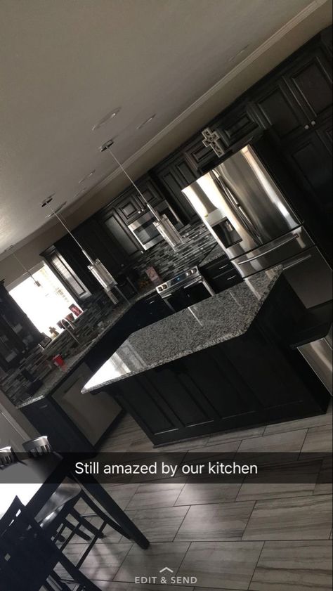 Black Kitchen Gray Floor, Must Have Apartment Items, Kitchen Decorating Ideas Black, Future Apartment Decor Kitchen, Feminine House Decor, First Apartment Ideas Decorating, Small Kitchen Ideas Apartment Decor Inspiration, First House Aesthetic, Apartment Fever