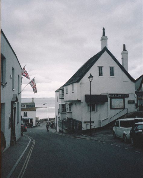 England on Film. Yashica T3 + Portra 400. More photos via the link Film Portraits, Mamiya Rz67, Film Camera Photography, Film Photos, Film Photography 35mm, Portra 400, Summer Projects, Holiday Inspiration, On Film