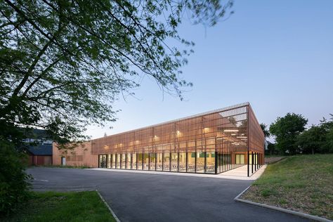 Rene Cassin School Canteen / Brulé Architectes Associés Canteen Design, School Cafe, School Canteen, Cafe Area, Restaurant Service, Public Architecture, Wood Cladding, Commercial Architecture, Steel Buildings