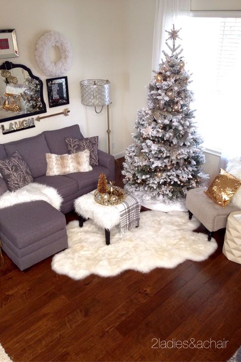 This room is perfect for entertaining guests this holiday! Thanks go to HomeGoods where we bought all these fabulous pieces!   Sponsored by HomeGoods Christmas Decorations Apartment, Apartment Christmas, Christmas Apartment, Small Apartment Living Room, Classy Christmas, Christmas Decorations Living Room, Christmas Living Rooms, Small Apartment Living, Christmas Bedroom