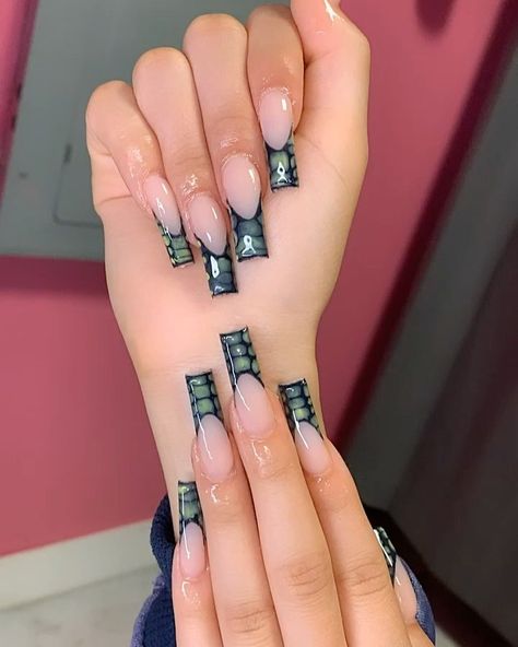 Alligator Print Nails Acrylic, Alligator Nails French Tip, Alligator Nails Designs, Croc Design Nails, Alligator Print Nails, Alligator Nails, Croc Print Nails, Croc Nails, Alligator Print