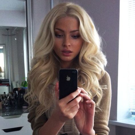 The volume ... TO DIE! God, I love middle parts Charlie Barker, Alena Shishkova, Big Curls, Mega Hair, Platinum Blonde Hair, Adriana Lima, Hair Envy, Love Hair, Kate Moss