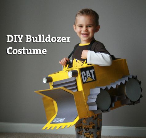 DIY Bulldozer Costume from Mama Say What?! Laura shares how she made this fantastic bulldozer costumer for her construction-loving son for Halloween. Construction Truck Costume Diy, Bulldozer Halloween Costume, Diy Bulldozer Costume, Bulldozer Costume, Backhoe Costume, Diy Bulldozer, Tractor Costume, Halloween Costumes For Big Kids, Car Costume