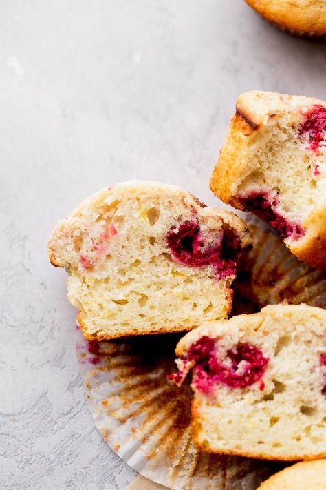 These raspberry muffins are super soft muffins full of raspberries and tart lemon flavor. They do not require a mixer and are super easy to make. Raspberry Filled Cupcakes, Raspberry White Chocolate Cookies, Sour Cream Uses, Sour Cream Muffins, Lemon Raspberry Muffins, Moist Muffins, Frozen Raspberries, Raspberry Muffins, Breakfast Recipes Sweet