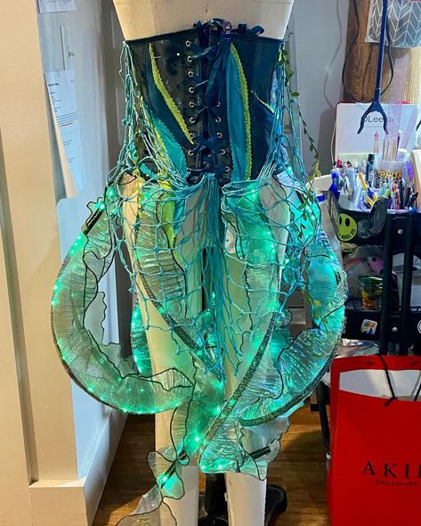 A few weeks back, I returned home from 4 days in Vegas and immediately dove into a quick 2-week design/build project for this custom LED deep sea creature stilt look that I performed in (swipe for #BTS of the build), in addition to styling the costumes for this event with @bostoncircusguild. No rest for the wicked! 🐙🌊🫧 Costume Design/Build/Styling: @sienamoondesign Performer: @sienamoon with @bostoncircusguild #costumedesign #stiltcostume #stiltwalkers #stiltwalkingcostume #ledstiltwalk... Deep Sea Creature Costume, Deep Sea Creatures Costume, Sea Creature Costume, Creature Costume, Deep Sea Creature, Stilt Costume, No Rest For The Wicked, Deep Sea Creatures, Sea Creature