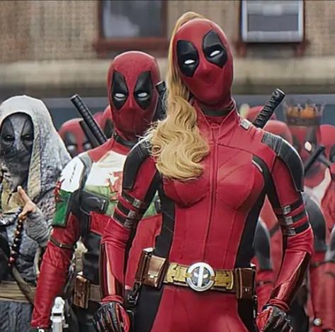 Girl Deadpool Costume, Ladypool Cosplay, Deadpool Outfit, Marvel Halloween Costumes, Deadpool Cosplay, Lady Deadpool, Kurama Naruto, Dead Pool, Deadpool Wolverine