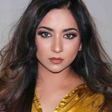 Smitha Deepak Wiki, Biography, Age, Husband, Facts and More Smitha Deepak, Tips For Skin Care, Good Knowledge, Tips For Skin, United State, For Skin Care, Cosmetics Skincare, Care Hair, Indian Bridal