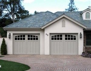 Gorgeous garage door Carriage Garage, Carriage House Garage Doors, Single Garage Door, Classic Garage, Carriage Garage Doors, Steel Garage Doors, Carriage Doors, Garage Service Door, Garage Door Repair