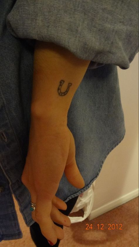 Horseshoe Wrist Tattoo, Dainty Western Tattoo, Horseshoe Tattoo Small, Small Western Tattoos For Women, Cowboy Boot Tattoo, Horseshoe Tattoo, Horse Tattoos, Horse Shoe Tattoo, Cowgirl Tattoos