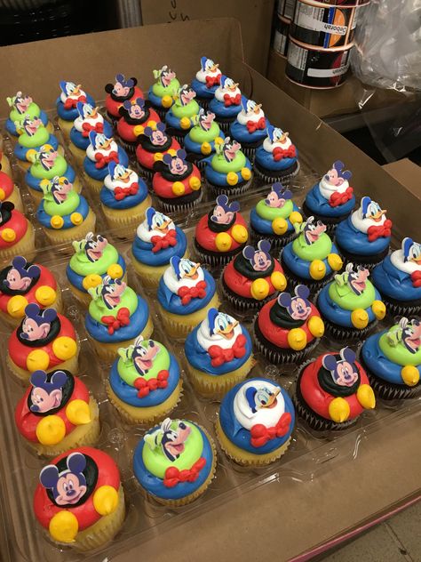 Cartoon Cupcakes Ideas, Disney Character Cupcakes, Critter Cupcakes, Publix Bakery, Cartoon Cupcakes, Bakery Cupcakes, Disney Cupcakes, Character Cupcakes, Mouse Cupcakes