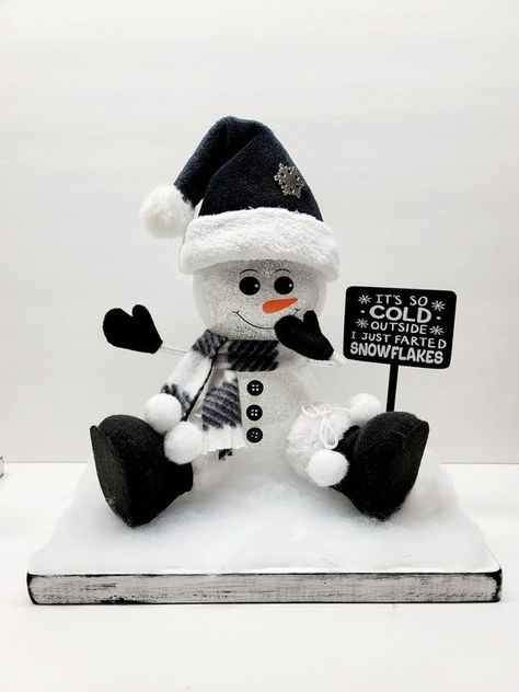 Crafty Fun Group | Mostly dollar tree items to create these cute little snowman | Facebook Dollar Tree Glass Snowman, Pickle Jar Snowman, Dollar Tree Snowman Hat Diy, Dollar Tree Winter Decor Ideas Diy, Dollar Tree Snowman Crafts, Dollar Tree Winter Decor Ideas, Christmas Upcycling, Diy Snowman Crafts, Dollar Tree Snowman