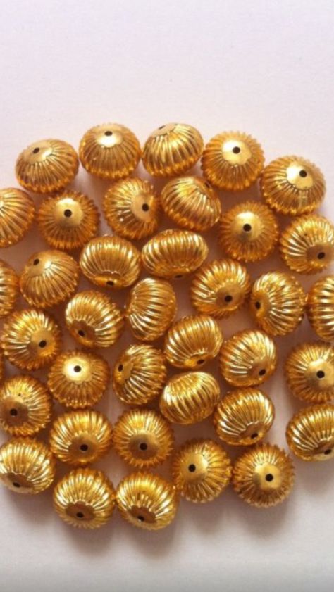 Ruby Jewelry Necklaces, Kids Gold Jewelry, Antique Gold Jewelry Indian, Beautiful Gold Necklaces, Gold Necklace Simple, Antique Jewelry Indian, Gold Pendant Jewelry, Black Beaded Jewelry, Antique Gold Jewelry