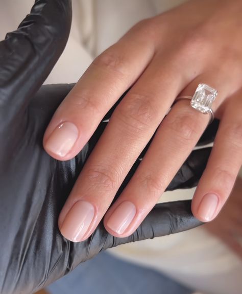 Sophia Richie Wedding Ring, Sofia Richie Wedding Nails, Sophia Richie Ring, Sofia Richie Manicure, Sophia Richie Engagement Ring, Sophia Richie Nails, Short Engagement Nails, Sofia Richie Nails, Proposal Nails Engagement