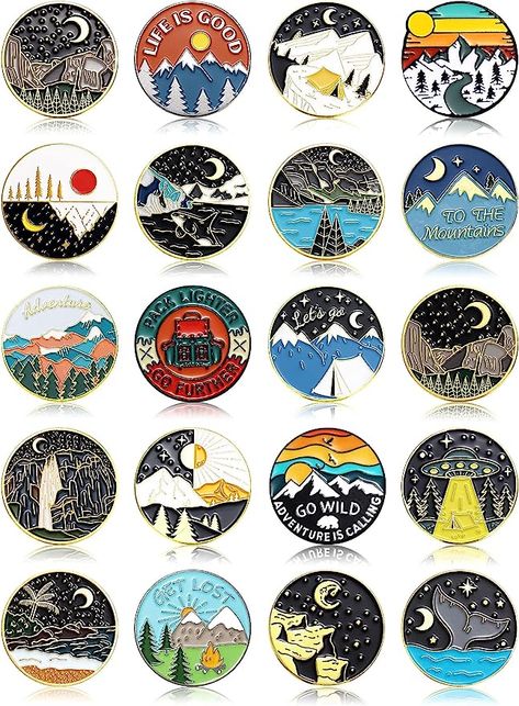 Vintage Enamel Pins, Pin Badges Aesthetic, Aesthetic Badges, Souvenir Aesthetic, Pin Badge Design, Cool Badges, Backpacks Aesthetic, Pines Aesthetic, Pins For Backpacks