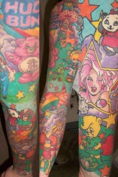 And finally, this sleeve, which is basically the entire ’80s Saturday morning cartoon line up. Childhood Tattoos, Colorful Tattoos, Bright Tattoos, Cartoon Tattoo, Theme Tattoo, Fraggle Rock, Back Of Shoulder Tattoo, Full Sleeve Tattoos, 80s Cartoon