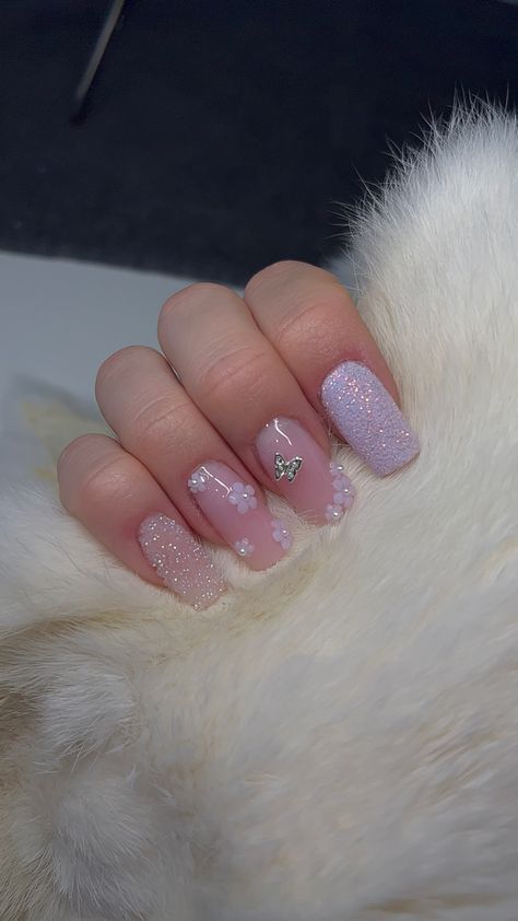 Nails For 11 Year Girl, Nails For 15 Yrs Old, Prom Nails Lilac, Light Purple Butterfly Nails, Light Purple Prom Nails, 6th Grade Nails, Nails For 10yrs Old, Purple Butterfly Nails, Purple And Silver Nails