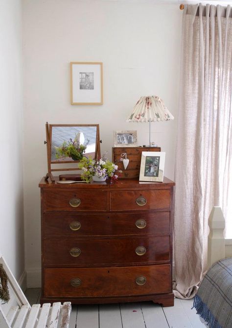 Chest Of Drawers Aesthetic, Bedroom Chest Of Drawers Styling, Wooden Chest Of Drawers Bedroom, Antique Chest Of Drawers Bedroom, Classic English Interiors, Chest Of Drawers Styling, Chest Of Drawers Decor, Yellow Gray Bedroom, Oak Chest Of Drawers