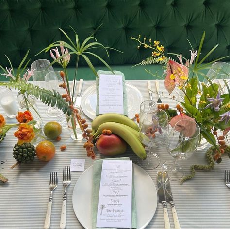 Tropical Wedding Flowers Centerpieces, Fruit On Table, Modern Tablescape, Fruit Centerpieces, Graduation Party Planning, Tropical Wedding Flowers, Buffet Set, Dinner Party Table, Wedding Elements