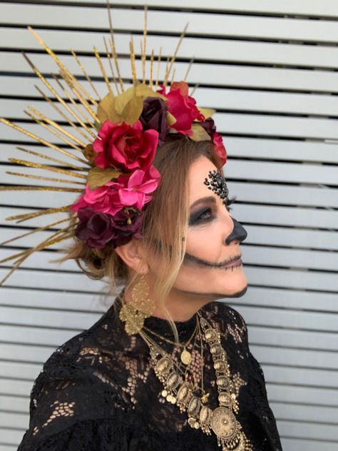 Dia De Los Muertos Headpiece Ideas Diy, Catrinas Headpiece, Diy Catrina Headband, Day Of The Dead Cosplay, Mexico Costume, Day Of The Dead Flower Crown, Diy Day Of The Dead, Crown Tattoos For Women, Day Of The Dead Diy