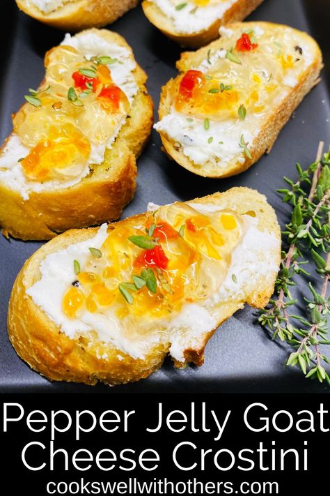 crostini topped with goat cheese and jelly Pepper Jelly Appetizer Recipes, Cheese Crostini, Goat Cheese Crostini, Crostini Appetizers, Hot Pepper Jelly, Elegant Appetizers, Appetizers For A Crowd, Appetizers Recipes, Pepper Jelly